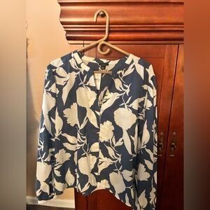 Ann Taylor Navy and Cream Patterned Top